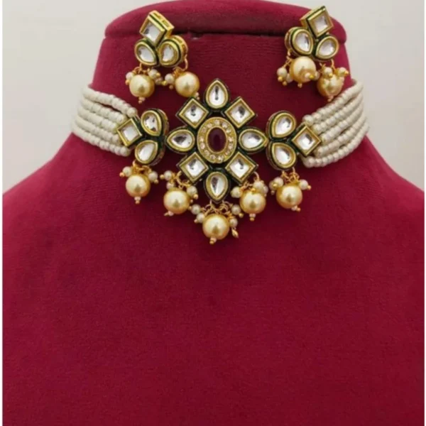 Elegant Kundan Choker Necklace for Brides with Earrings